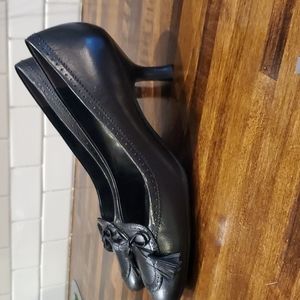 NWOT Etienne Aigner Size 7.5 Black Leather Tassel Bow Tie Heel Pumps